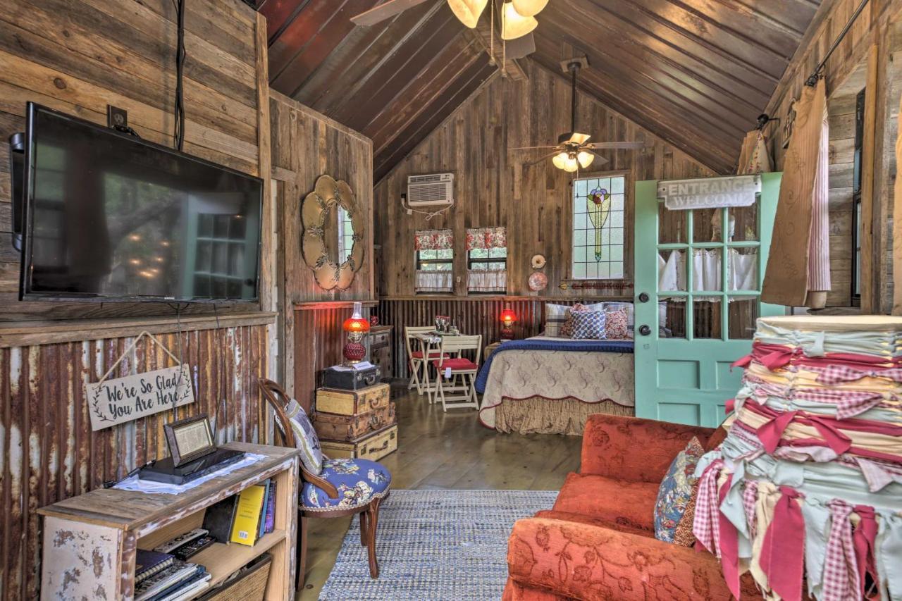 Snuggle Inn Wimberley Cabin With Fire Pit And Deck 外观 照片