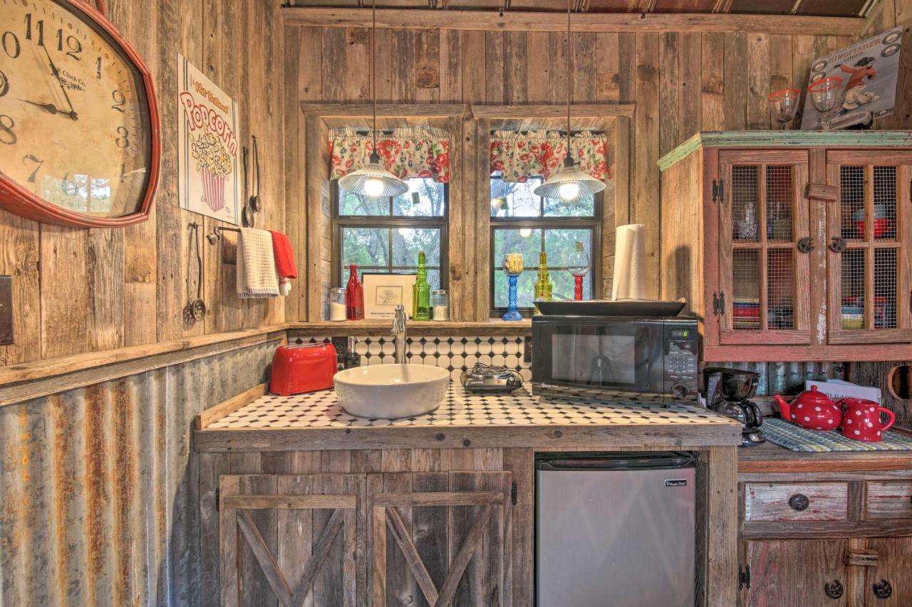 Snuggle Inn Wimberley Cabin With Fire Pit And Deck 外观 照片