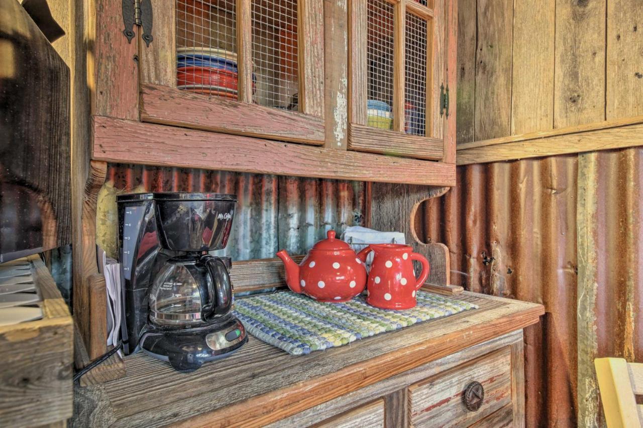 Snuggle Inn Wimberley Cabin With Fire Pit And Deck 外观 照片