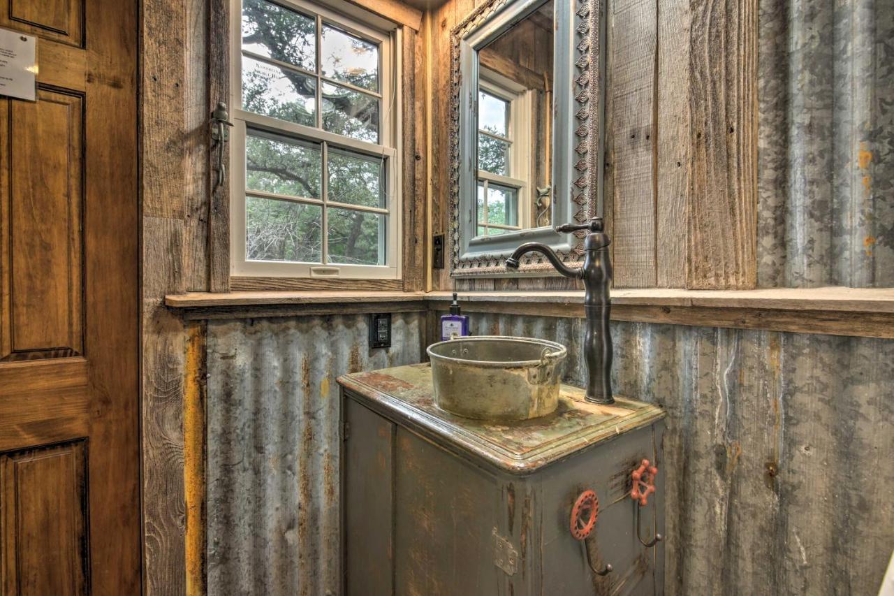 Snuggle Inn Wimberley Cabin With Fire Pit And Deck 外观 照片